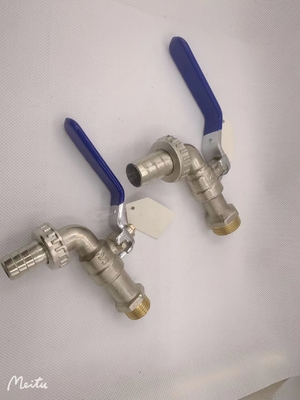 Torneira Lockable cromada do babador da válvula de bronze do Bibcock com punho do Abs