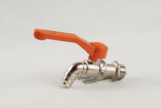 Modelo Lockable Design da torneira 3D do jardim do galo do babador da mangueira do hotel 120gram 1/2inch