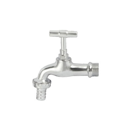 O galo manual do babador da mangueira do torneira de água do fechamento do chapeamento de níquel de 1/2” rosqueou